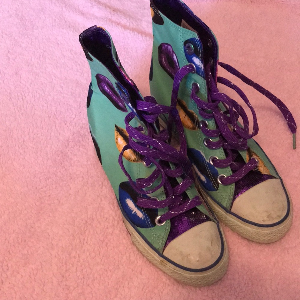 Funky Vintage tennis shoes with heel